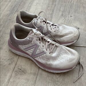 New Balance Fresh Foam 680 Women’s Sneakers